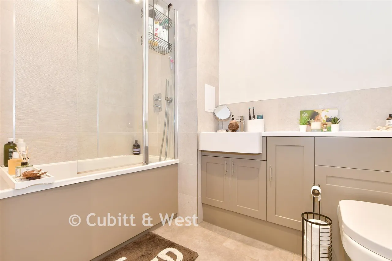 Wood Street, East Grinstead, RH19, photo 7