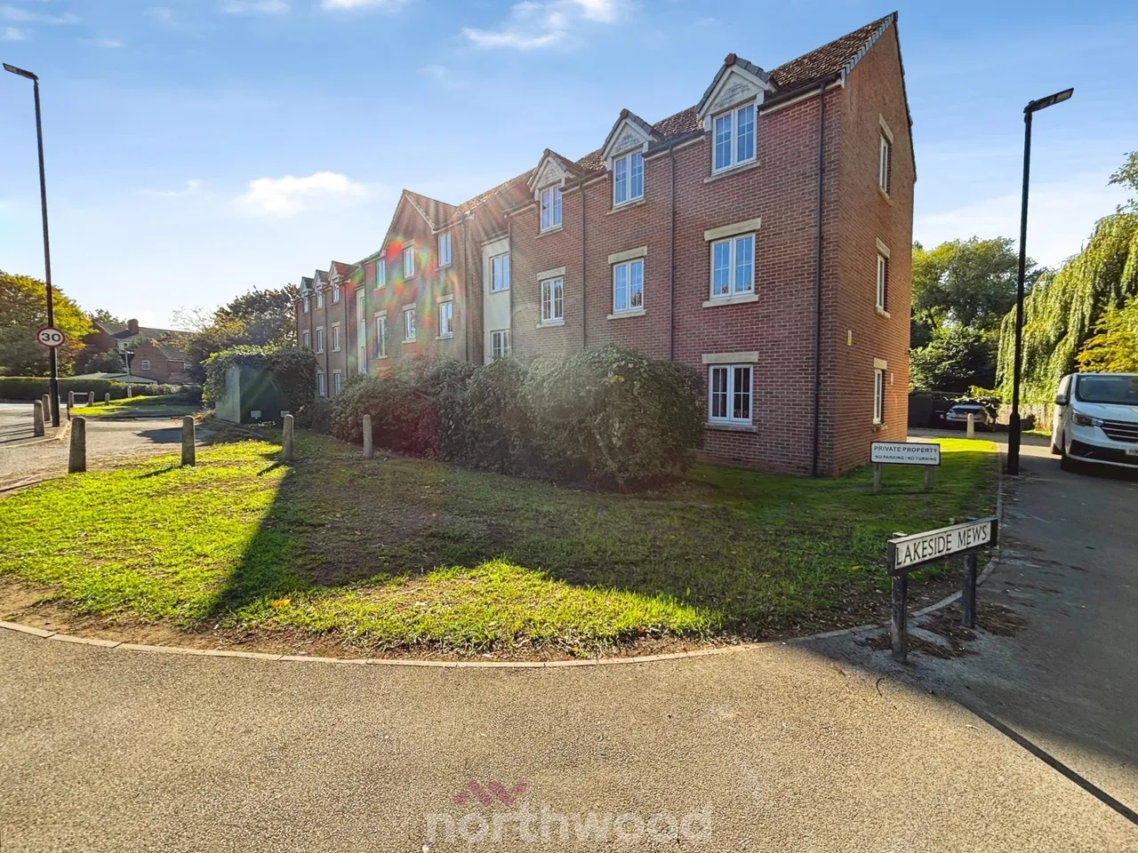 2 bed flat for sale, Lakeside Mews, Fieldside, DN8