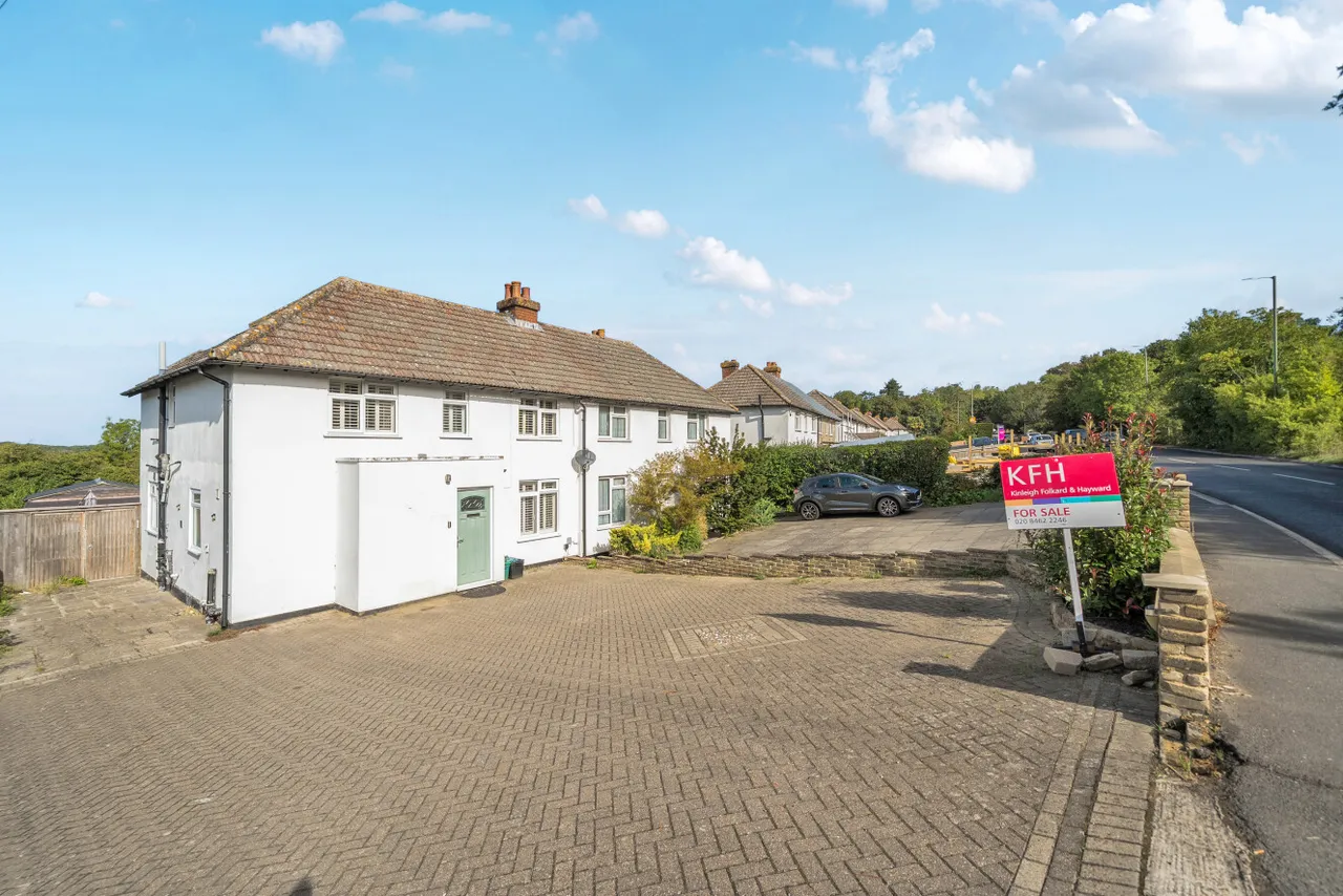 4 bed house for sale, Leaves Green Road, Keston, BR2