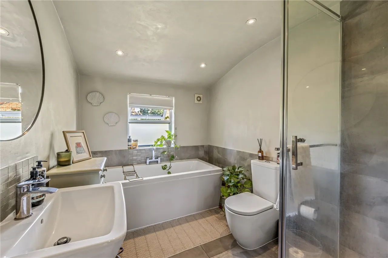 Avenue Road, Hampton, TW12 2BE, photo 7