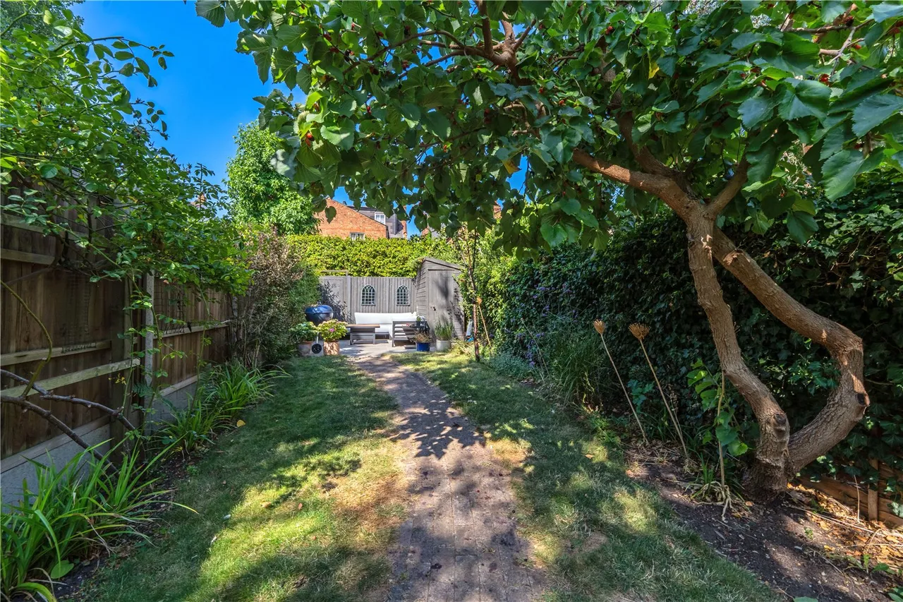 Avenue Road, Hampton, TW12 2BE, photo 11
