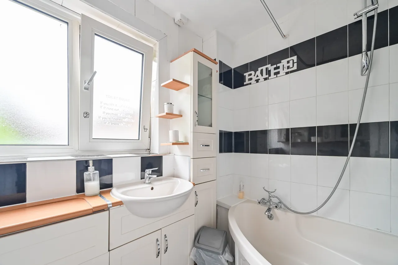 77 Sark Walk, London, photo 11