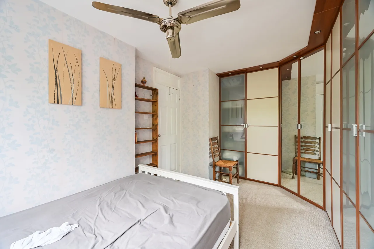 77 Sark Walk, London, photo 12