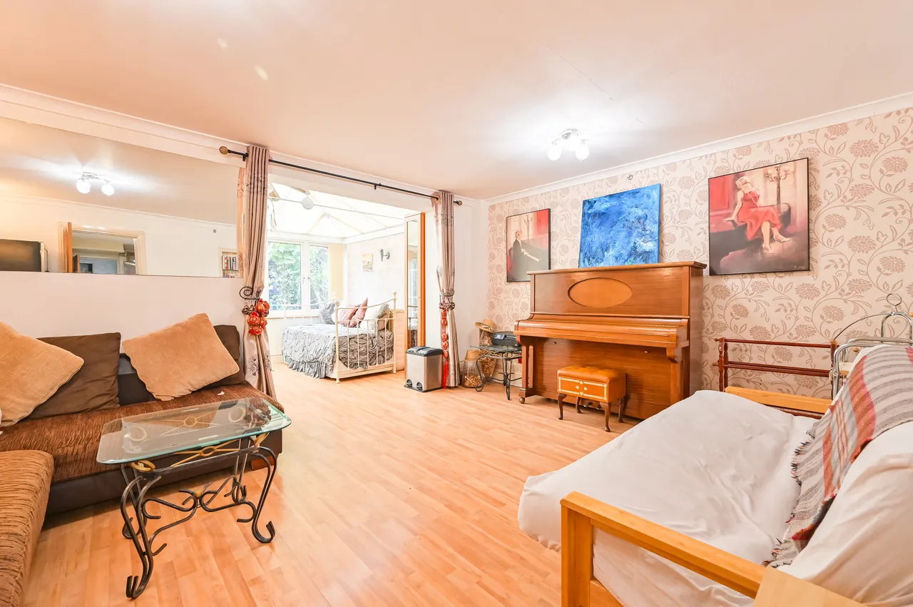 77 Sark Walk, London, photo 8