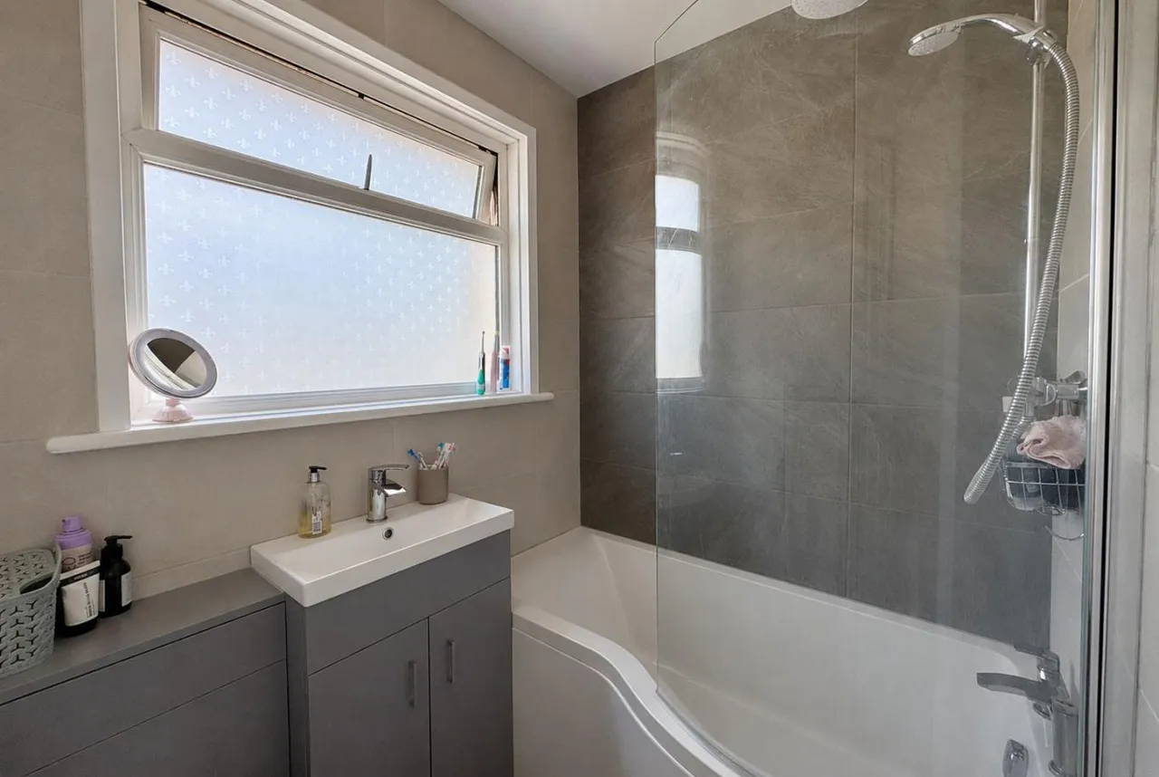 Claremont Avenue, BH9, photo 17