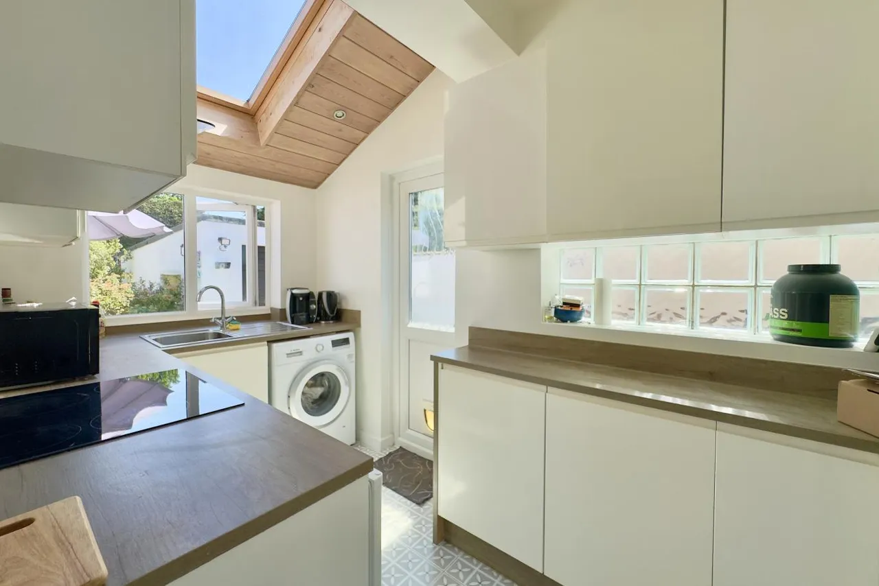 Claremont Avenue, BH9, photo 10