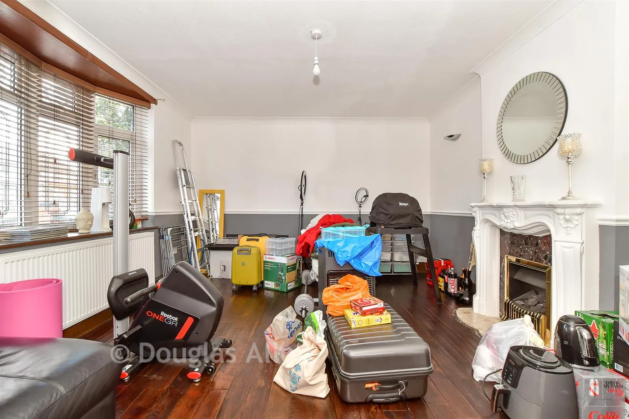 Cricklade Avenue, Romford, RM3, photo 7
