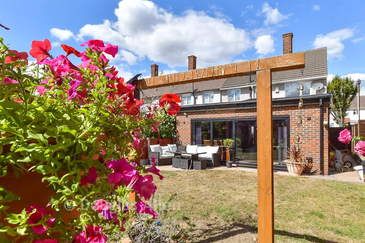 Cricklade Avenue, Romford, RM3, photo 10