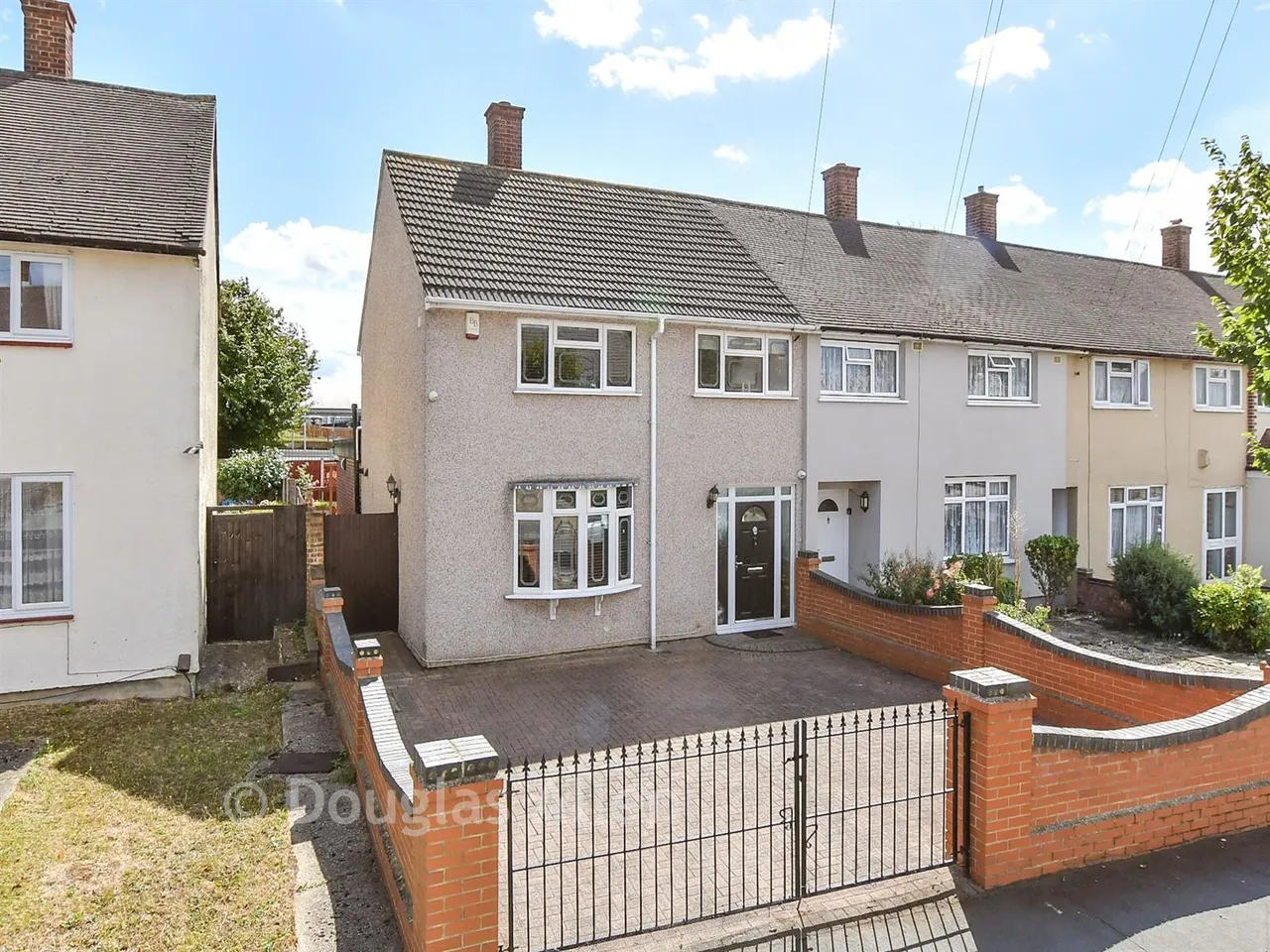 3 bed house for sale, Cricklade Avenue, Romford, RM3