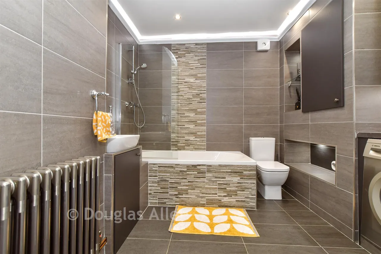 Cricklade Avenue, Romford, RM3, photo 6