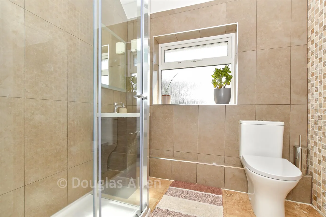 Cricklade Avenue, Romford, RM3, photo 17