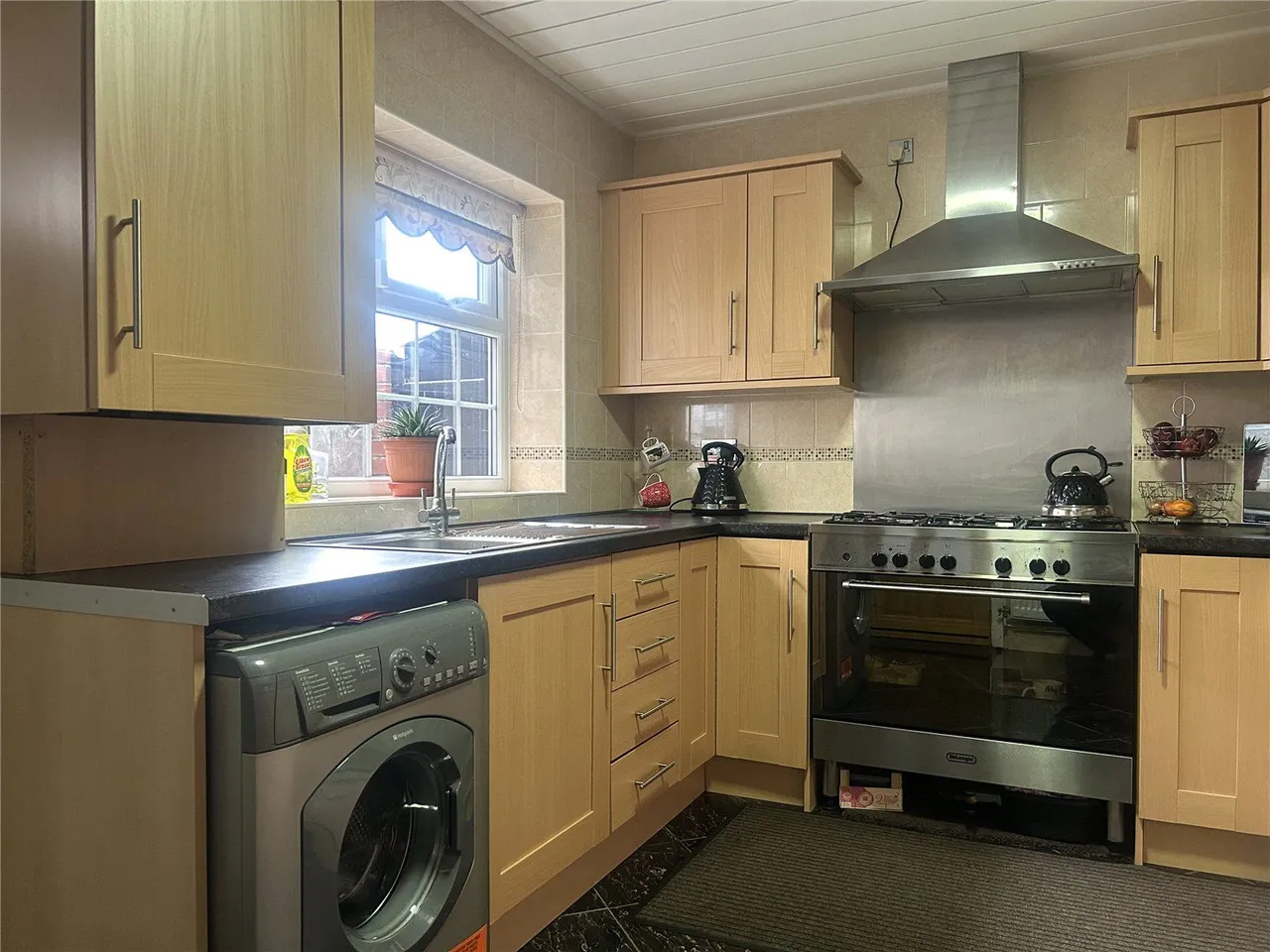 Brewerton Road, Clarksfield, OL4, photo 11