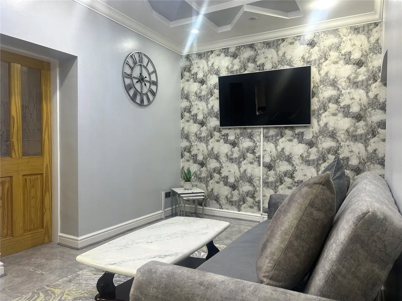 Brewerton Road, Clarksfield, OL4, photo 3