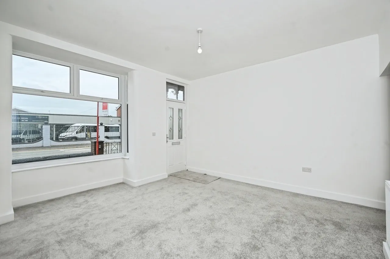 Bickershaw Lane, Abram, WN2, photo 3