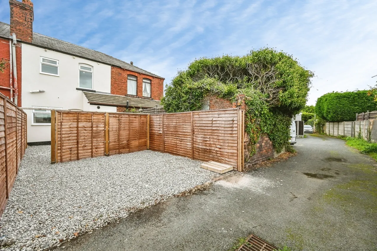 Bickershaw Lane, Abram, WN2, photo 15