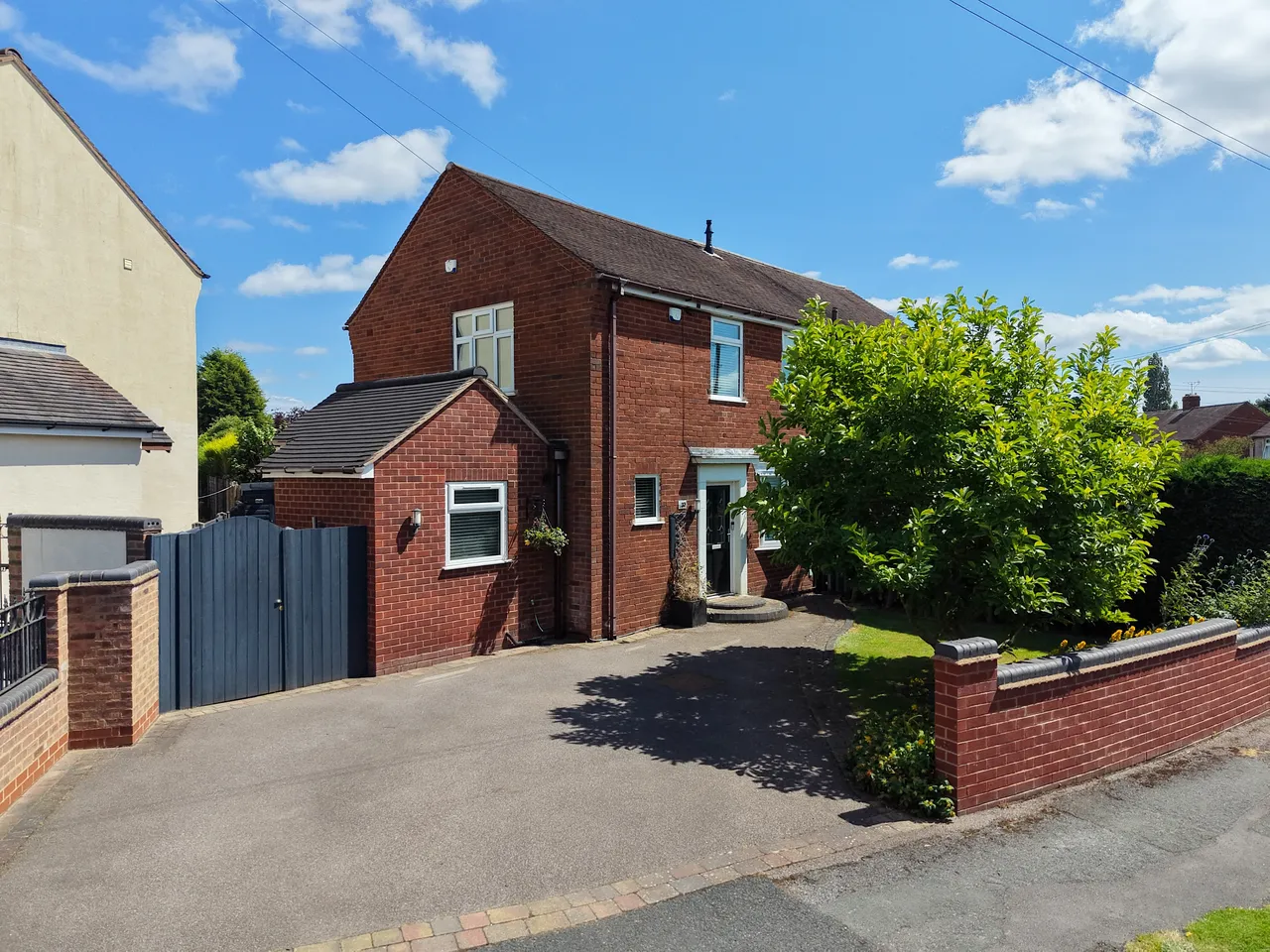 2 bed house for sale — Birch Avenue, Cannock
