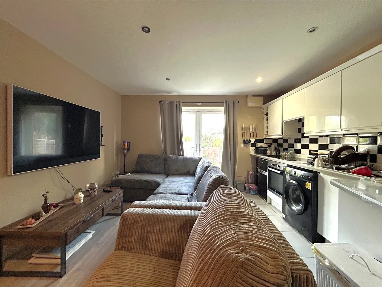 Fleet Road, Fleet, Hampshire, GU51 3QF, photo 4