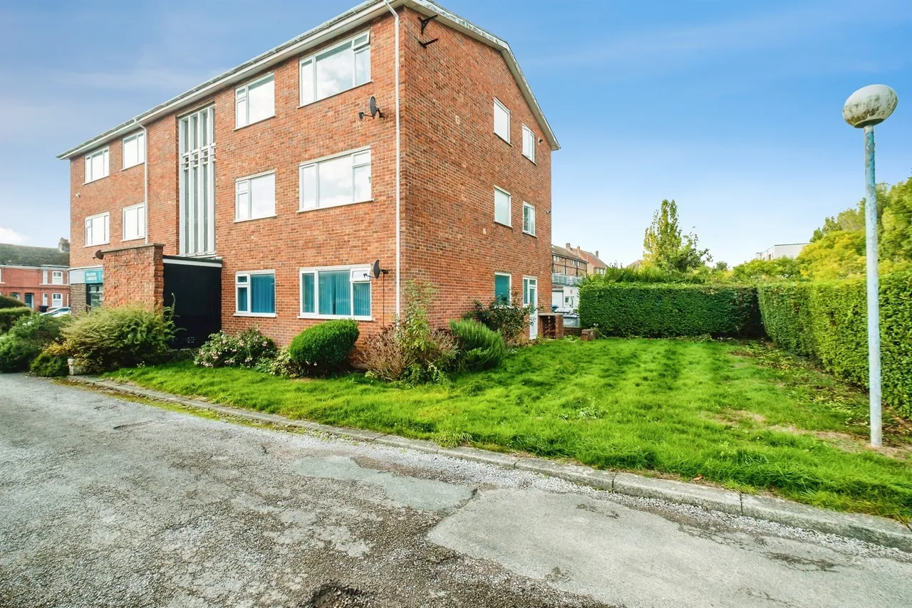 2 bed flat for sale, Goring Road, Goring-By-Sea, BN12