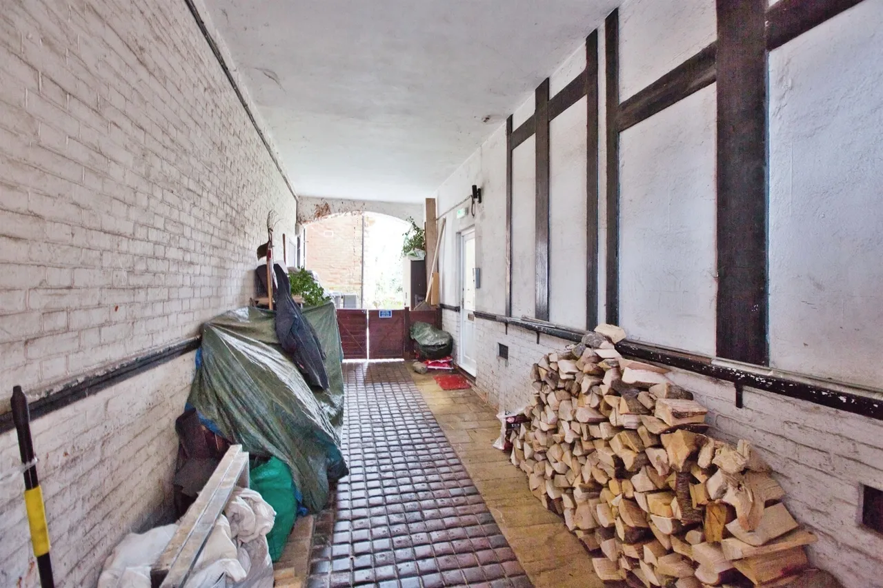 Market Square, Crewkerne, photo 14
