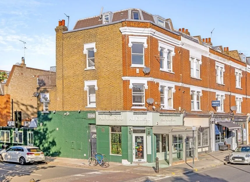 2 bed flat for sale, Munster Road, Fulham, SW6