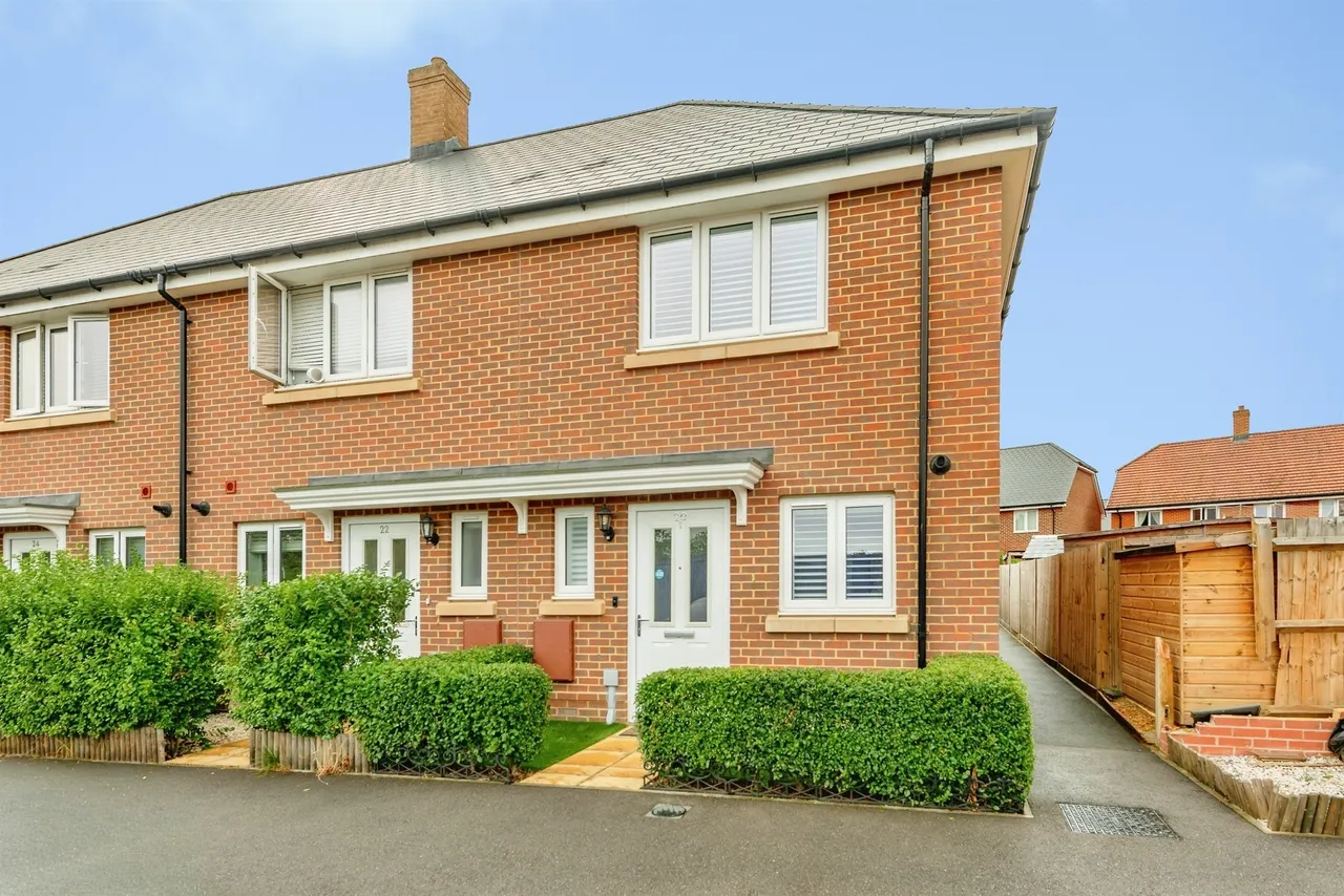 2 bed house for sale — Spruce Hill Brook, Faygate, Horsham