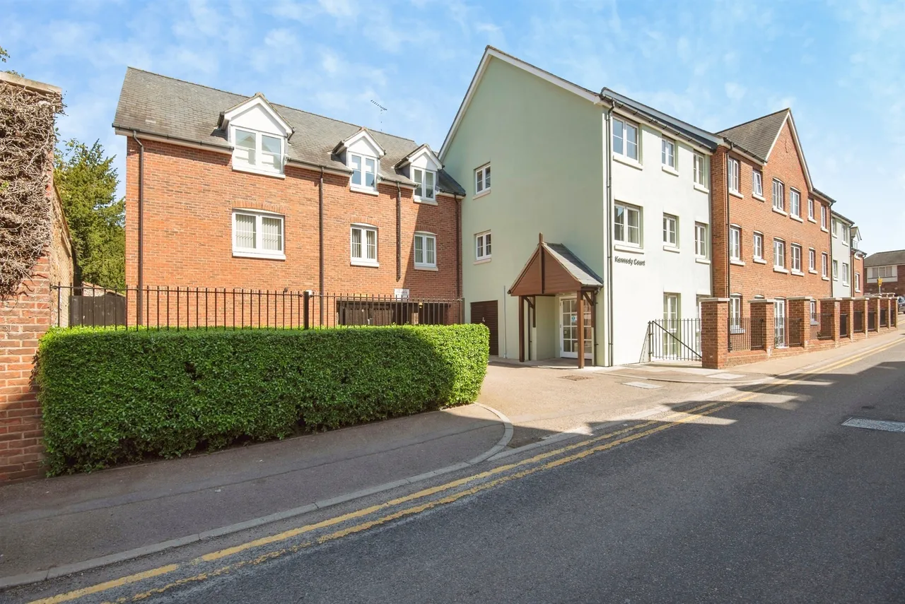 1 bed flat for sale — Fish Hill, Royston