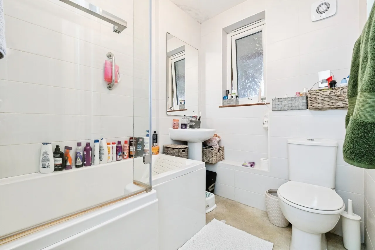 Tamar Square, Woodford Green, IG8, photo 12