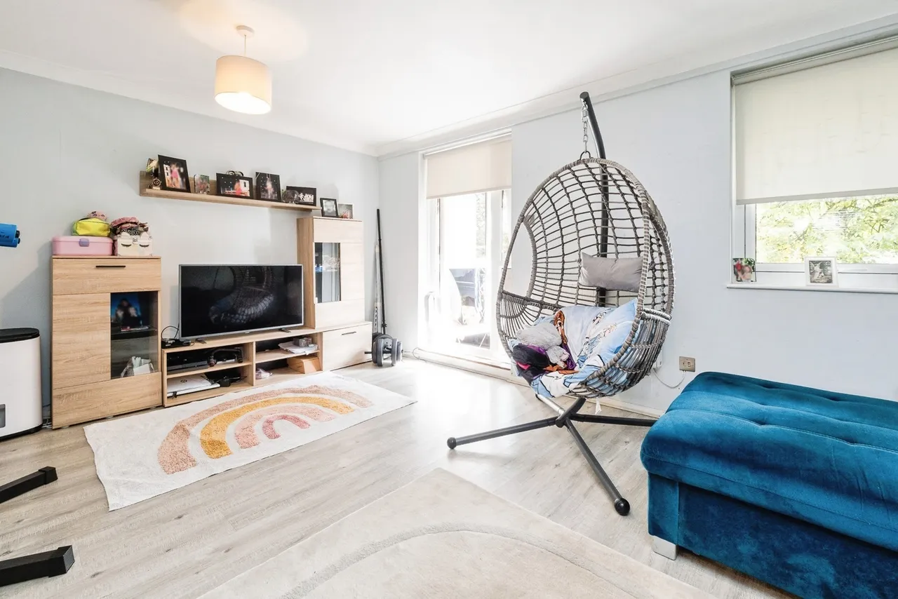Tamar Square, Woodford Green, IG8, photo 8