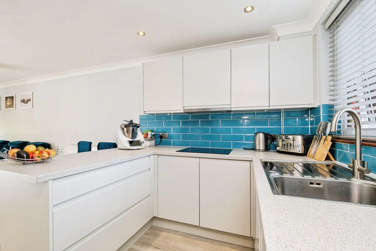 Tamar Square, Woodford Green, IG8, photo 5