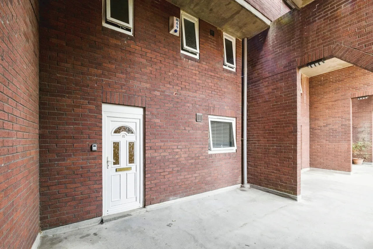 Tamar Square, Woodford Green, IG8, photo 2
