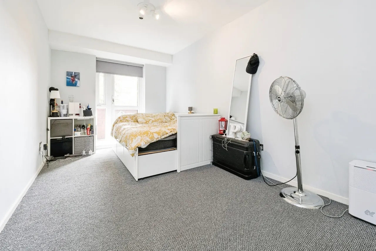 Tamar Square, Woodford Green, IG8, photo 9