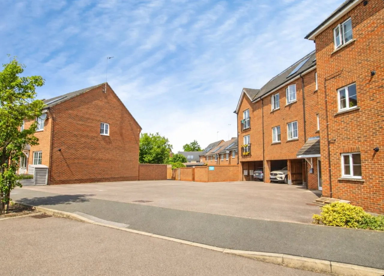 Cable Crescent, Woburn Sands, MK17, photo 10