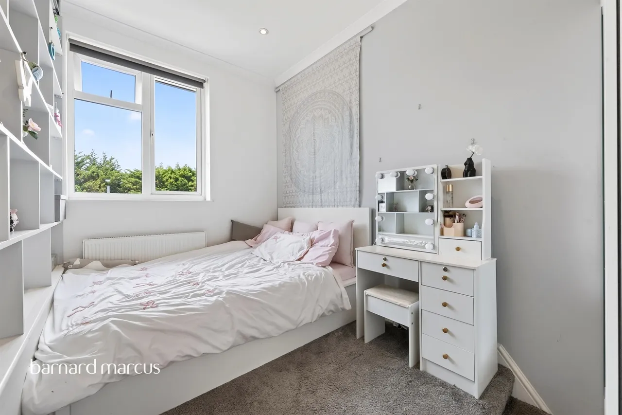 Collingwood Avenue, Surbiton, photo 10