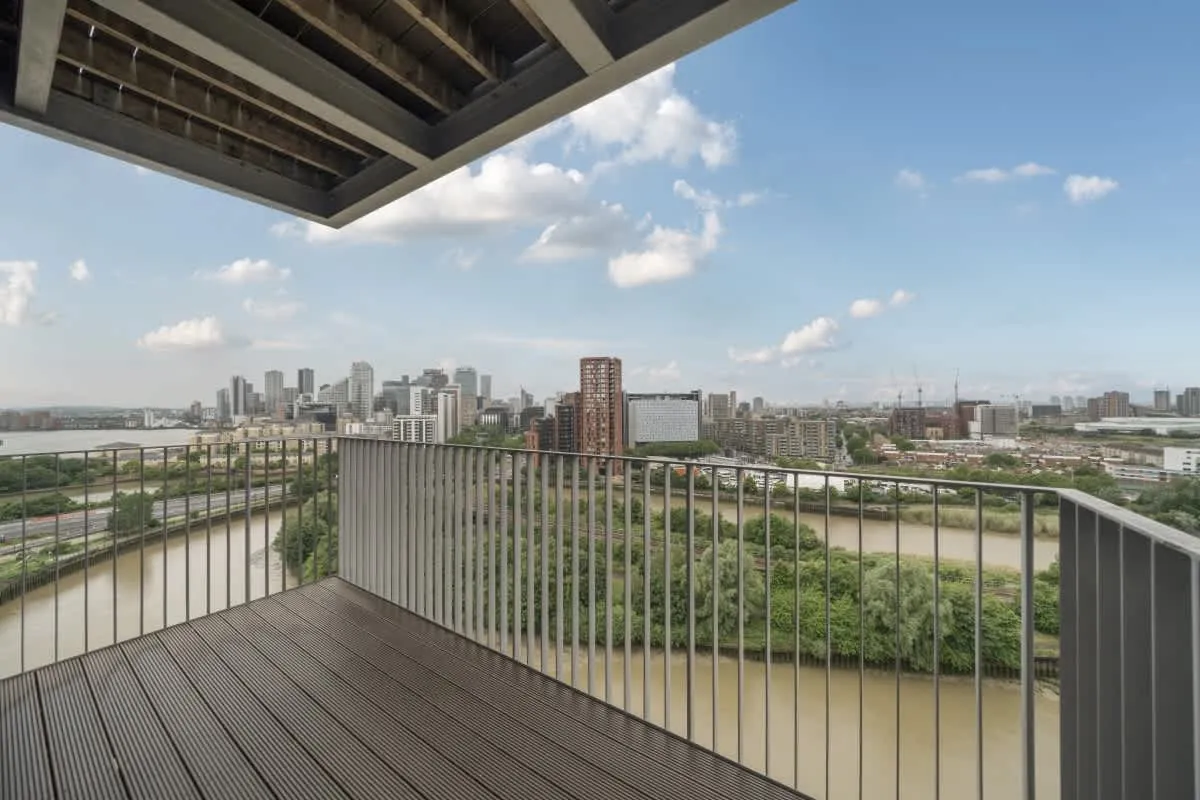 2 bed flat for sale, Hope Street, London, E14