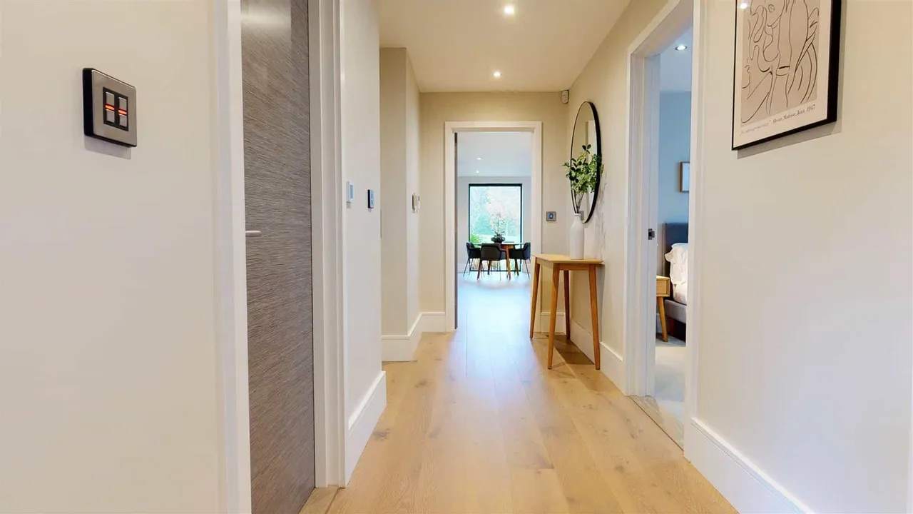 Montgomerie Lodge, High Road, Chigwell, photo 6