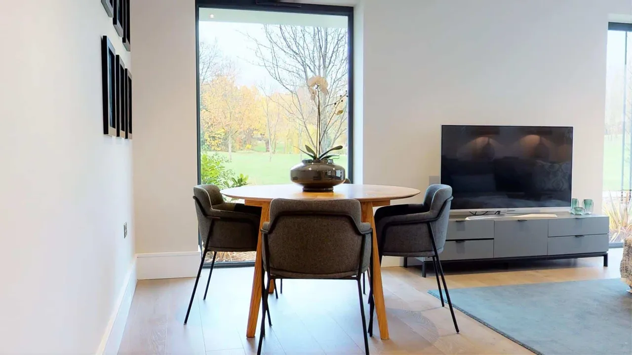 Montgomerie Lodge, High Road, Chigwell, photo 7