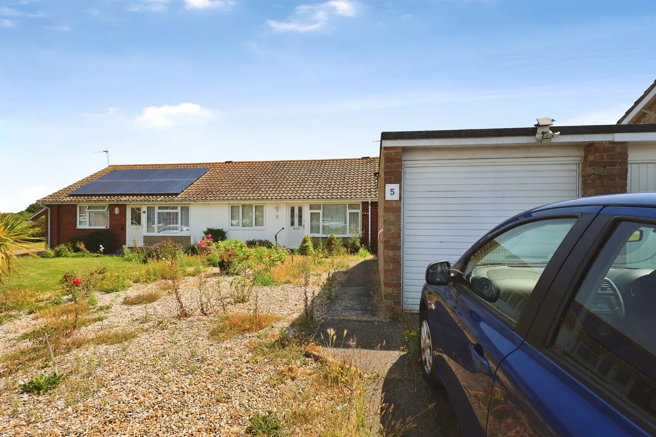 Hawksbridge Close, Eastbourne, photo 2