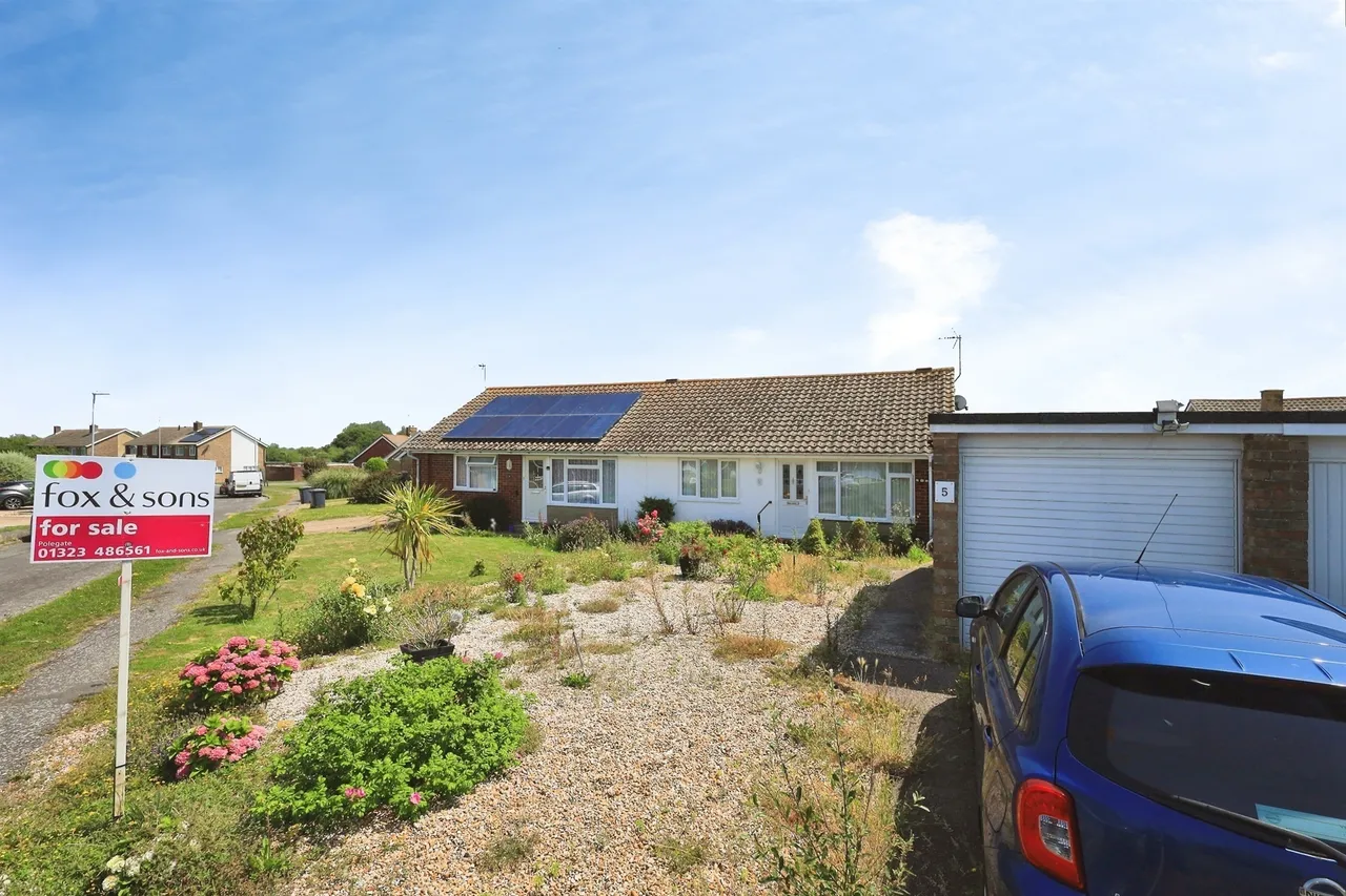 2 bed house for sale — Hawksbridge Close, Eastbourne