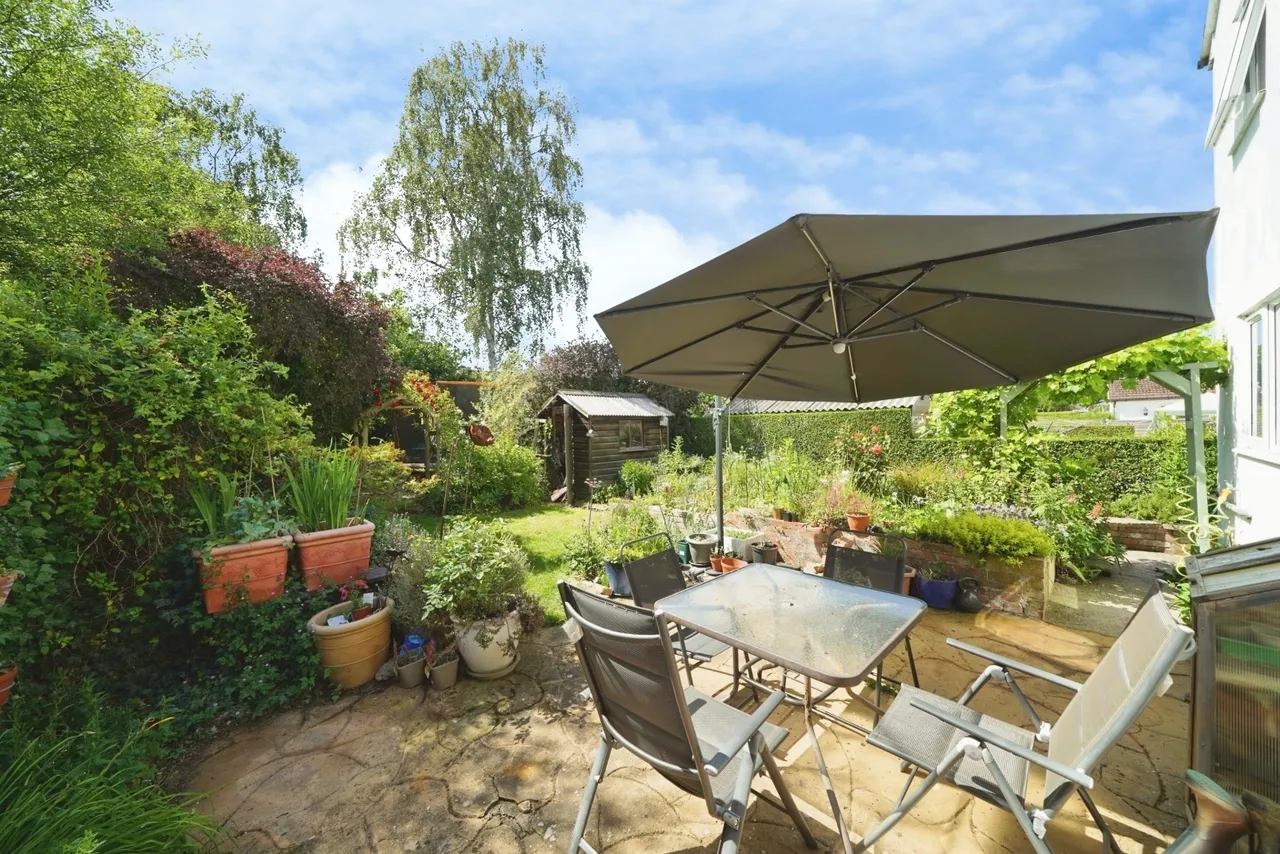 4 bed house for sale, Ryebrook Road, Leatherhead, KT22