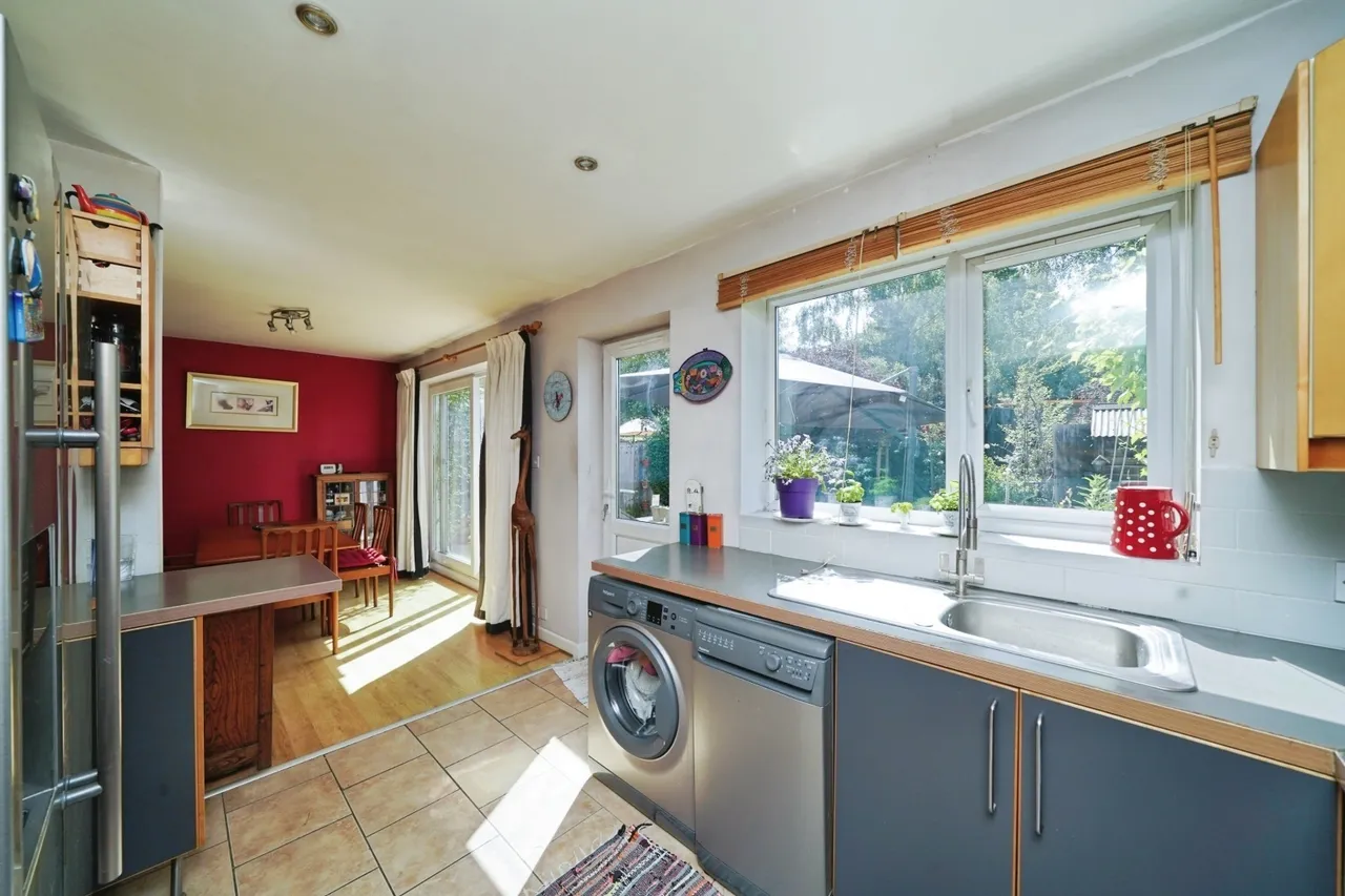 Ryebrook Road, Leatherhead, KT22, photo 2