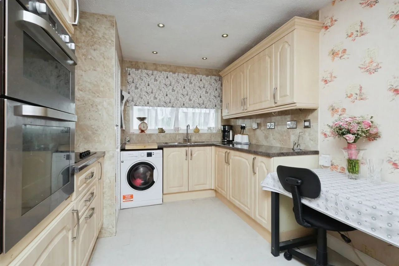 Oakleaf Drive, Polegate, photo 7