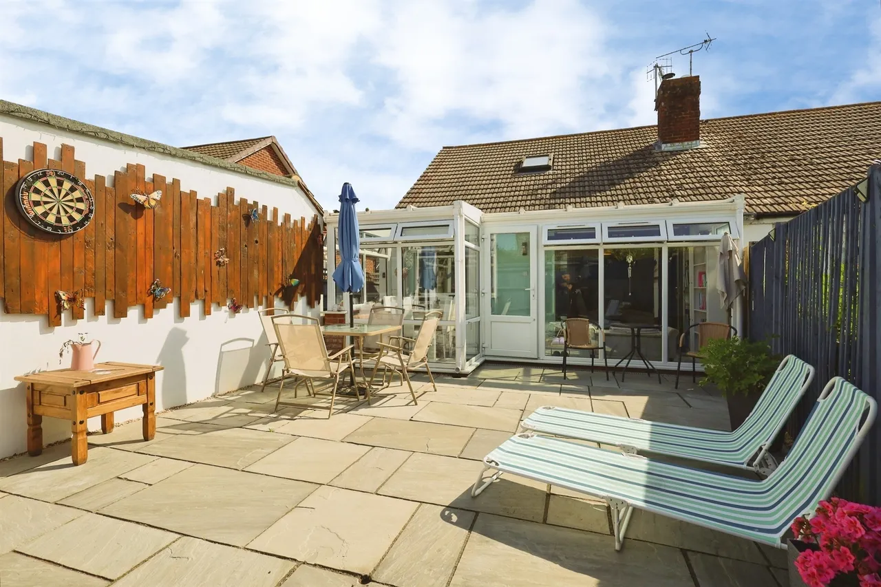 Oakleaf Drive, Polegate, photo 6