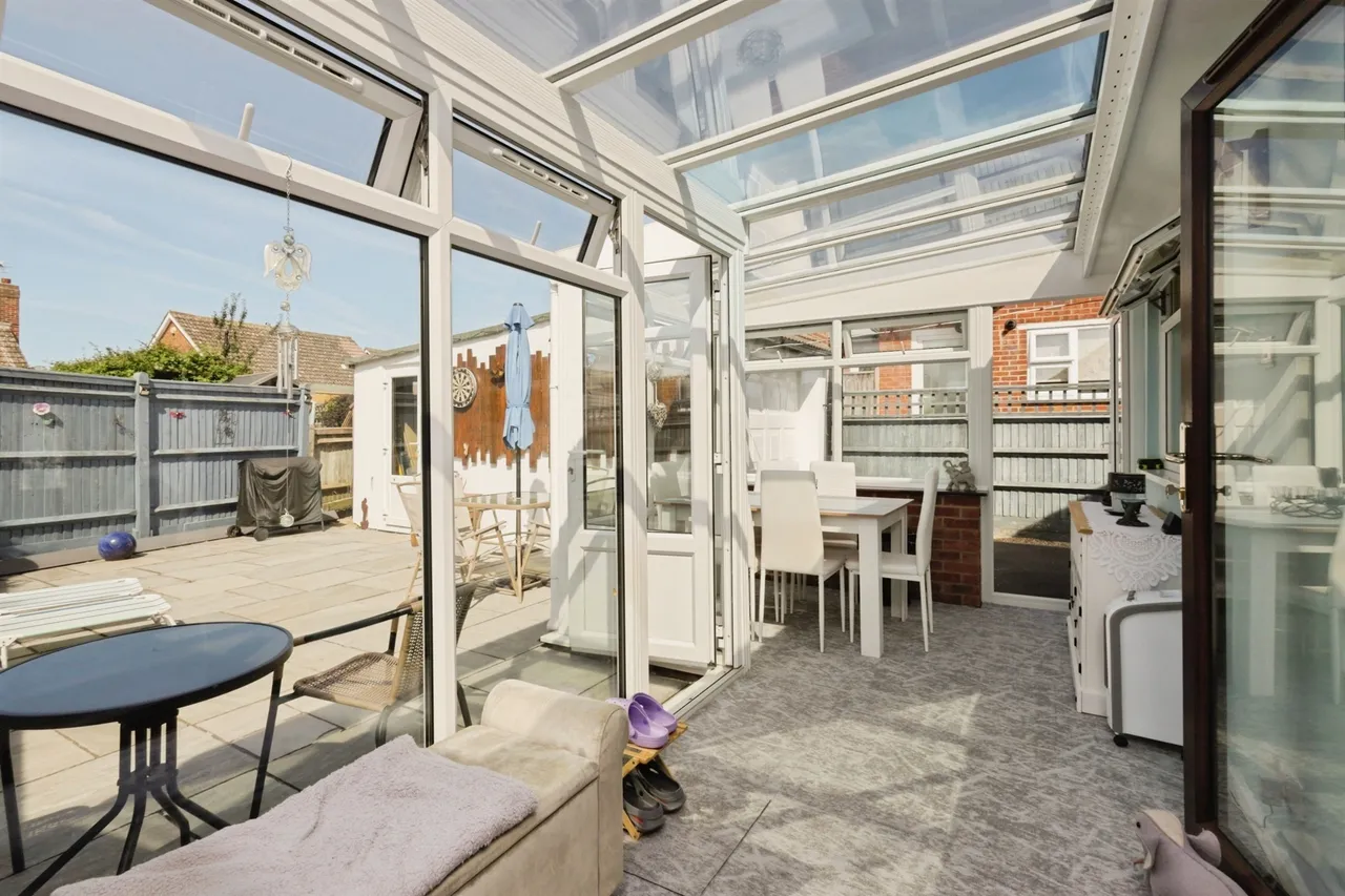 Oakleaf Drive, Polegate, photo 5