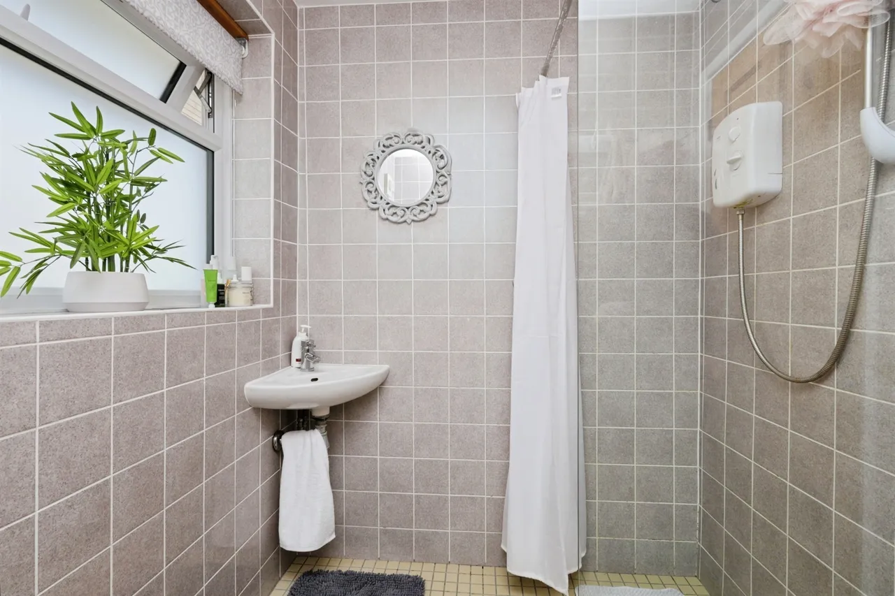Oakleaf Drive, Polegate, photo 12