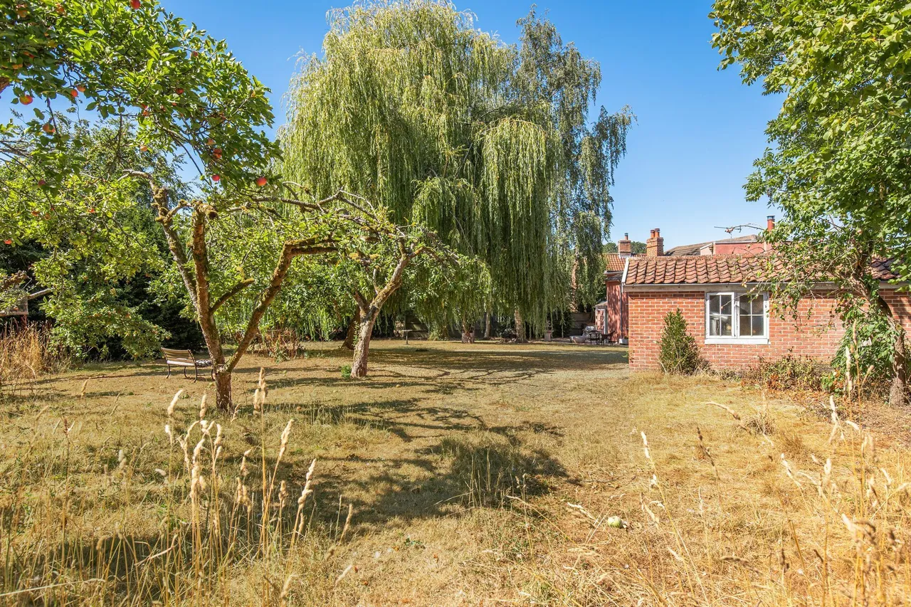 Characterful Grade II Period Property, photo 16
