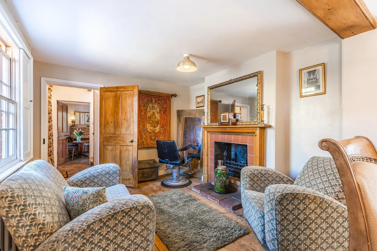 Characterful Grade II Period Property, photo 4