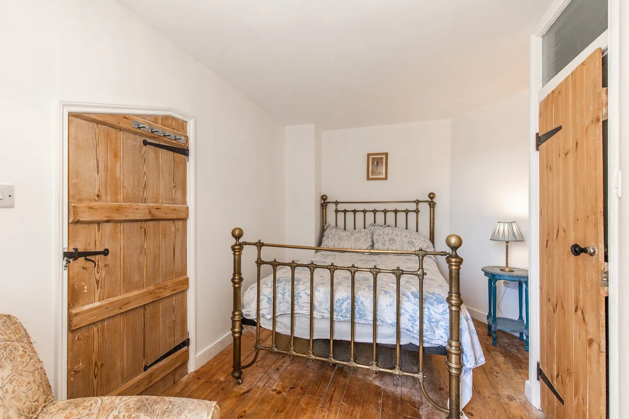 Characterful Grade II Period Property, photo 12