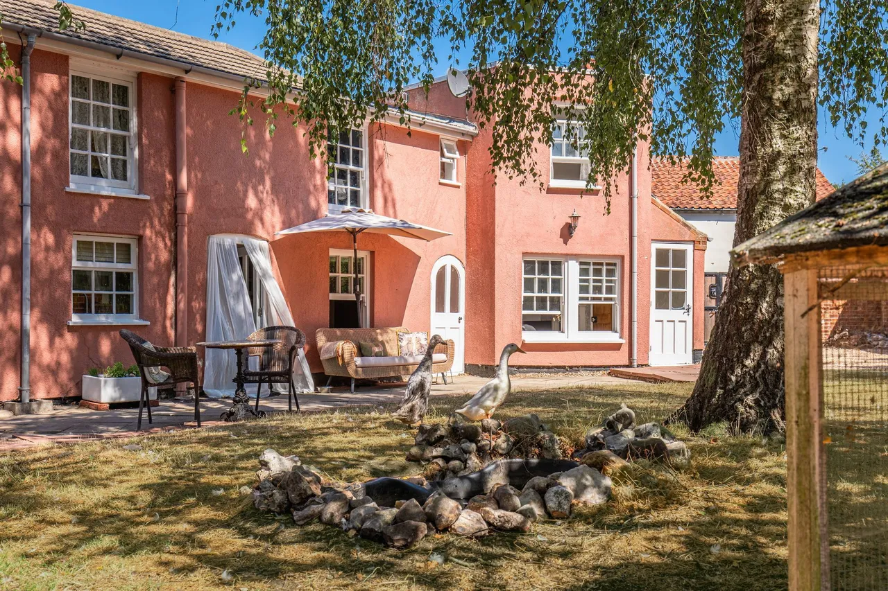 Characterful Grade II Period Property, photo 17