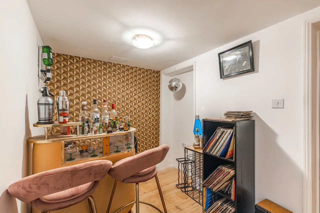 Characterful Grade II Period Property, photo 8
