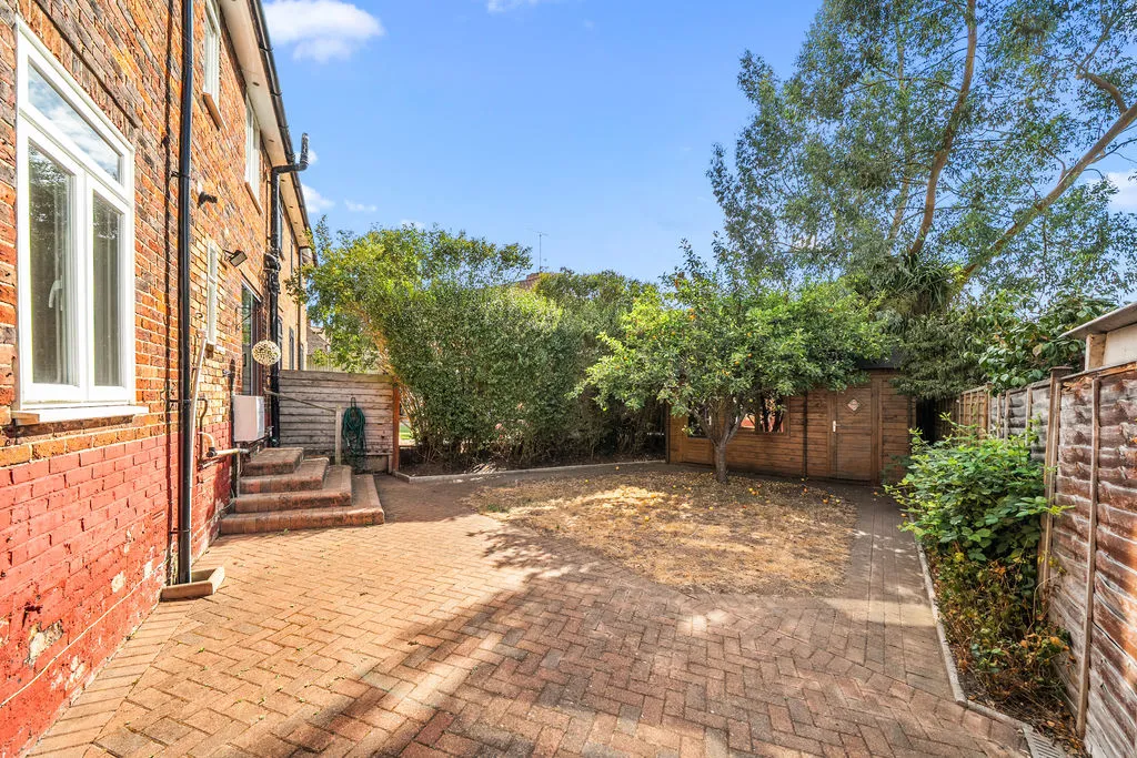 Grotto Road, Weybridge KT13 8PL, photo 11